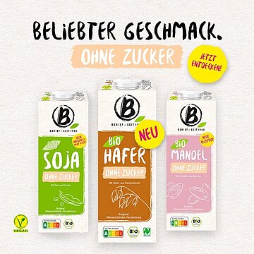 Beliebter Geschmack ohne Zucker Drei Berief-Getränkekartons Soja, Hafer und Mandel.