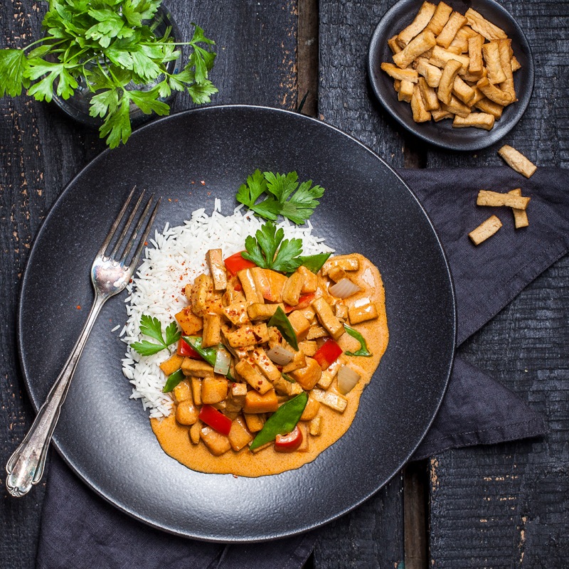 Veganes Süßkartoffel Curry mit Tofu Geschnetzeltes - Berief Food